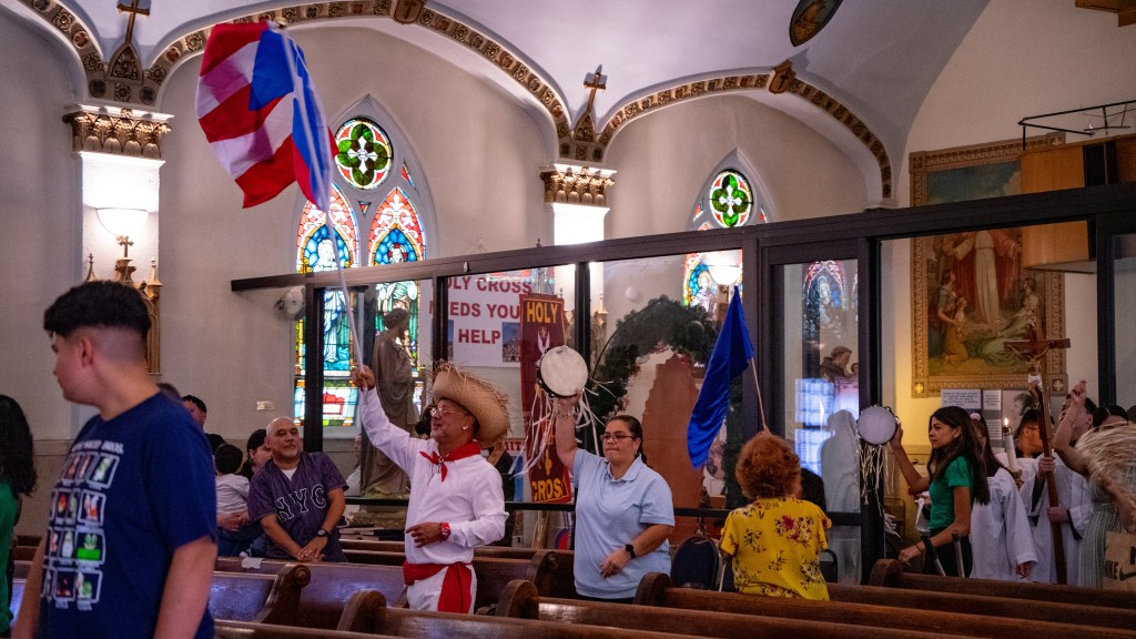 Holy Cross celebrates annual Hispanic Heritage Mass